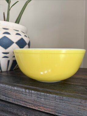 vintage Pyrex primary yellow mixing bowl, likely the 4-quart model #404.